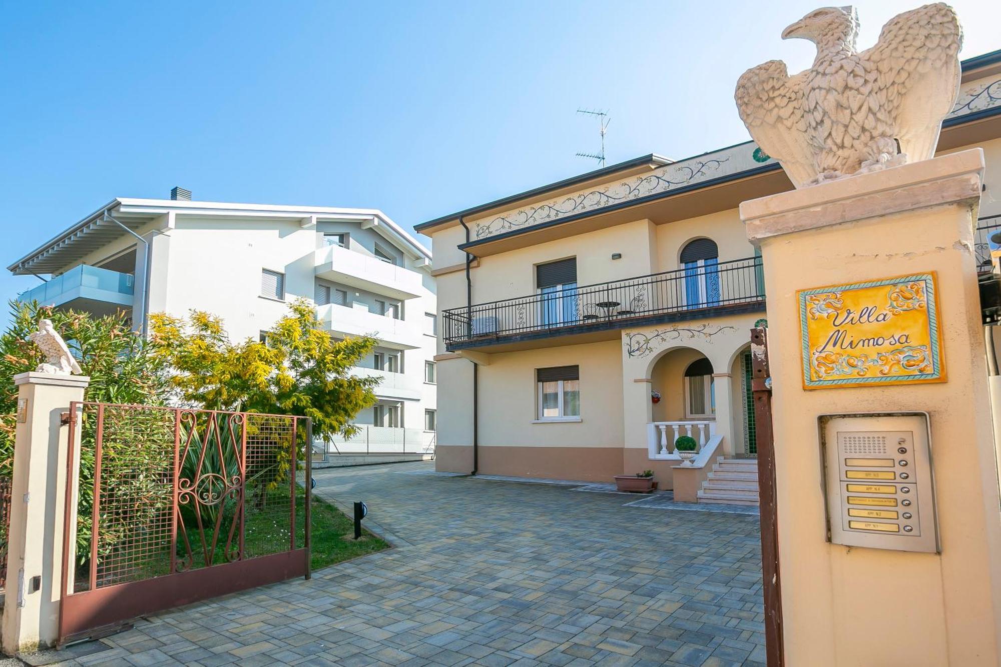 Villa Mimosa - Appartamento 2 - Happy Rentals Десенцано дел Гарда Екстериор снимка