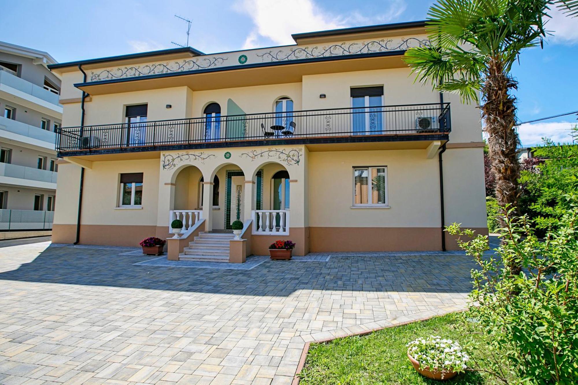 Villa Mimosa - Appartamento 2 - Happy Rentals Десенцано дел Гарда Екстериор снимка