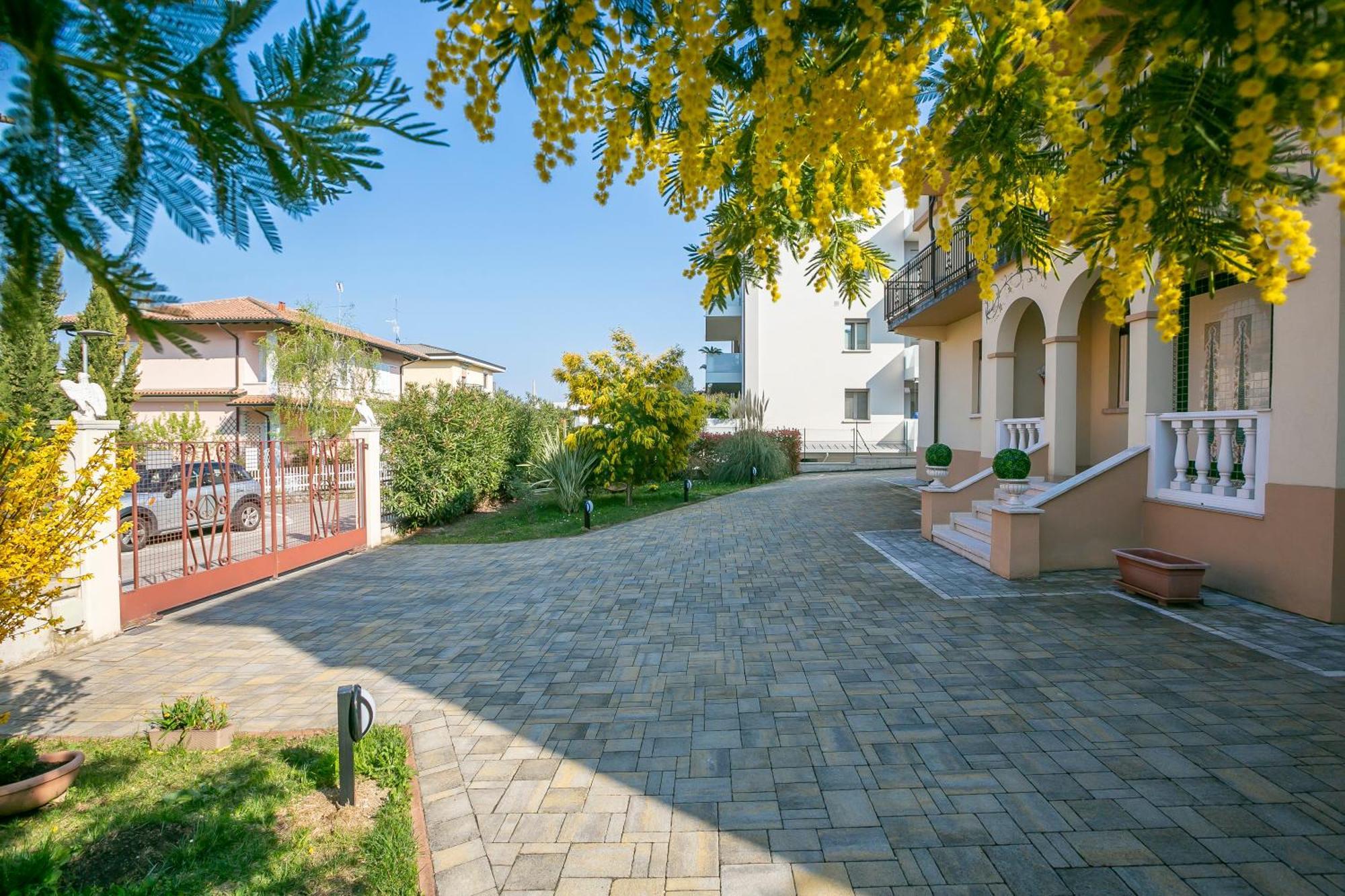 Villa Mimosa - Appartamento 2 - Happy Rentals Десенцано дел Гарда Екстериор снимка
